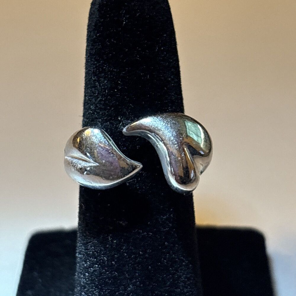 Vintage Avon 1975 Silver Tone Heart To Heart Bypass Swirl Adjustable Ring